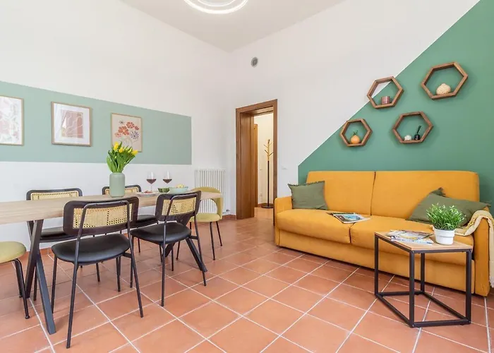 Art Nouveau Apartment With Garden Near The Station